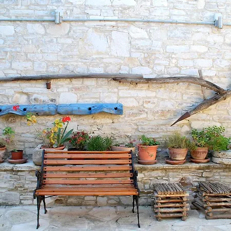 Rustic Retreat * Vavla