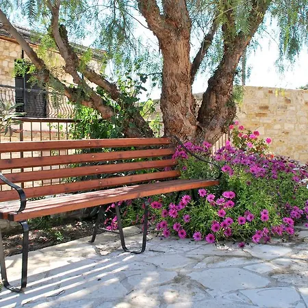 Rustic Retreat Country house Vavla