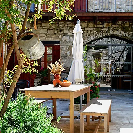 Rustic Retreat Country house *