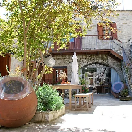 Rustic Retreat Hotel Vavla
