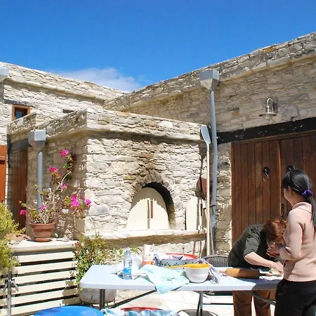 Rustic Retreat * Vavla
