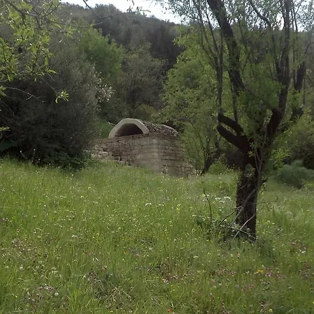 Rustic Retreat Country house Vavla