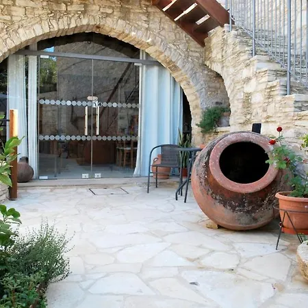 Rustic Retreat Vavla