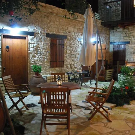 Rustic Retreat Country house *