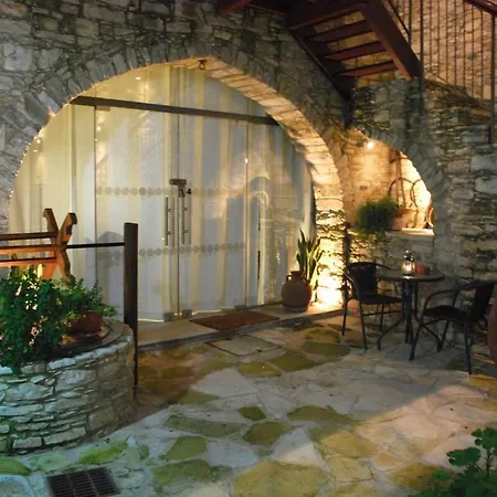Rustic Retreat * Vavla